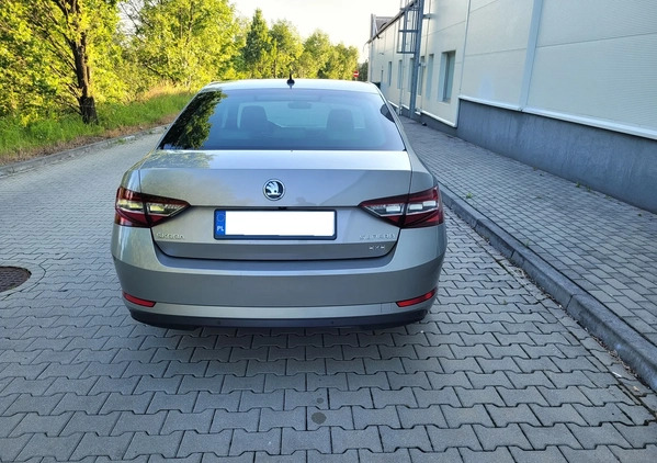 Skoda Superb cena 68000 przebieg: 268000, rok produkcji 2015 z Cieszyn małe 781